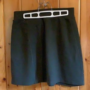 Ibex Izzi , merino blend. Olive  green . M